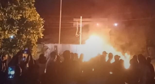 População invade delegacia em Barreirinha para linchar suspeito