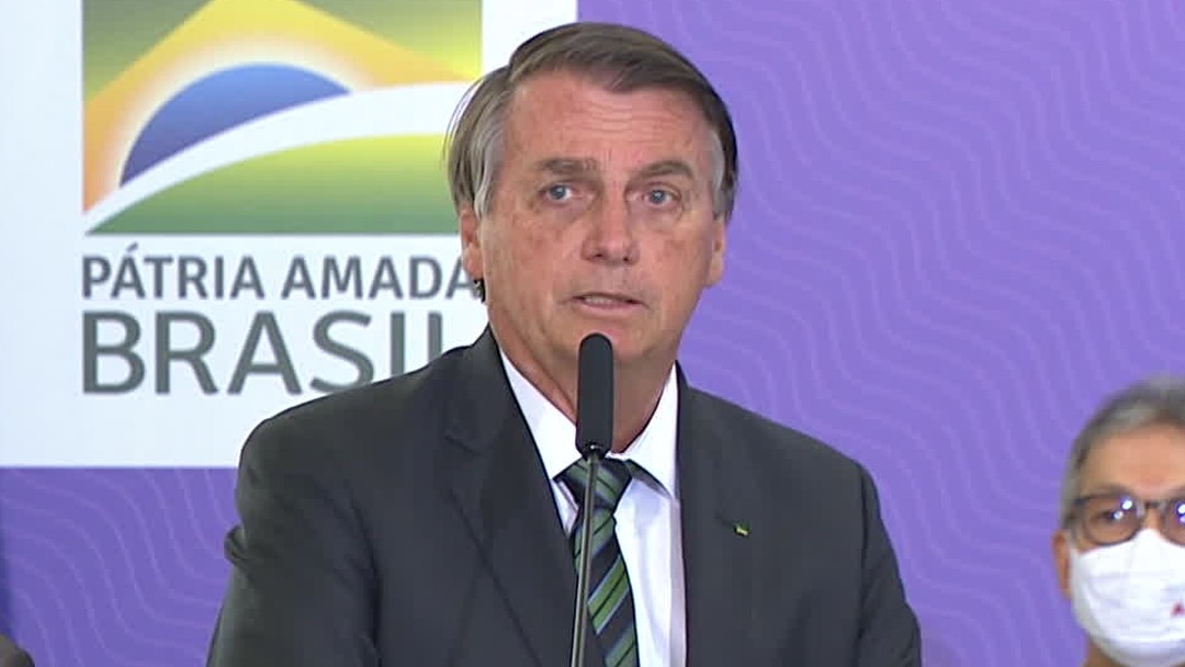 Bolsonaro "investe" R$ 3 bi em parlamentares na véspera de eleições no Congresso