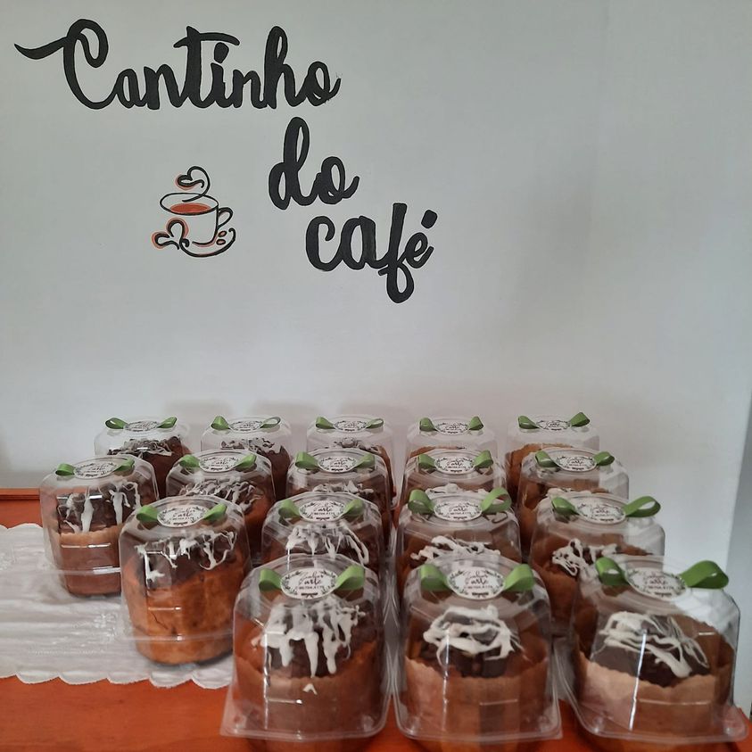 Rosinha Matheus e Anthony Garotinho vendem chocotones neste Natal