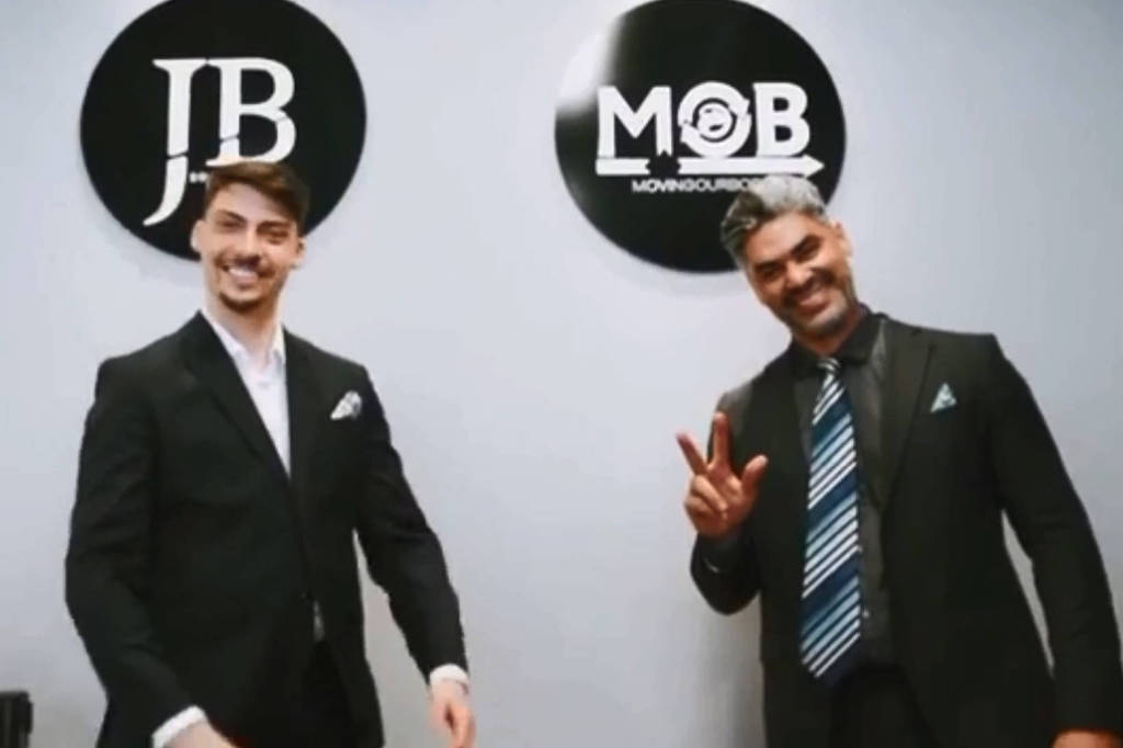 Produtora contratada do governo faz serviço grátis para filho de Bolsonaro