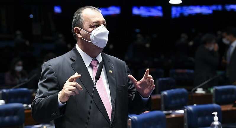 Aziz diz que CPI vai investigar critérios da Anvisa para liberar vacinas