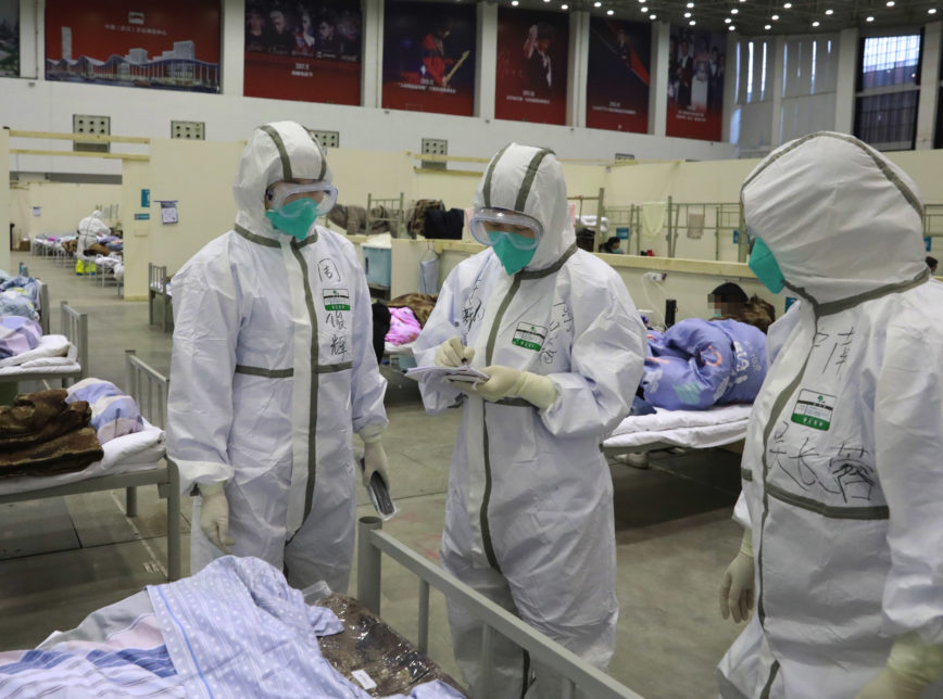 China encomenda estudo e joga à Índia paternidade do coronavírus