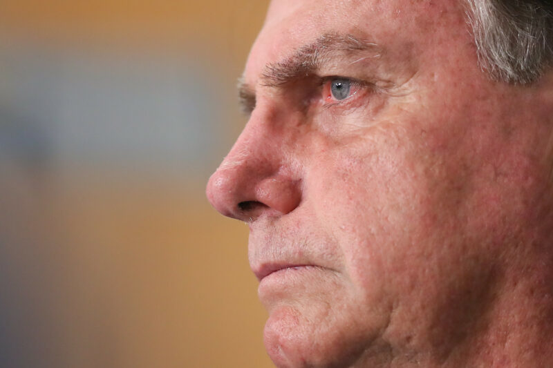 Bolsonaro veta projeto do Congresso e libera despejo de inquilino