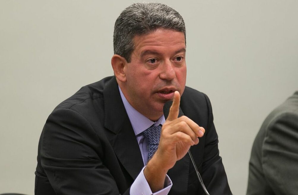 Bolsonarista, presidente da Câmara não vê sucesso na CPI da covid