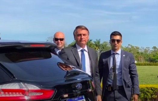 Bolsonaro comprou 30 carros da Ford e gastou R$ 5,8 milhões
