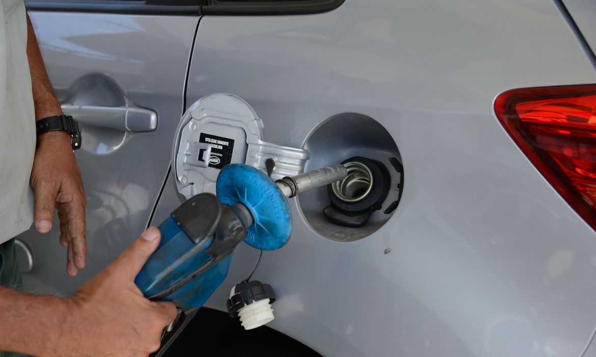 Petrobrás aumenta preço da gasolina