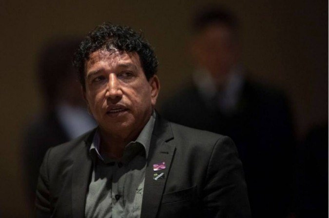 Pastor Magno Malta diz que celular foi clonado após foto de pênis vazar