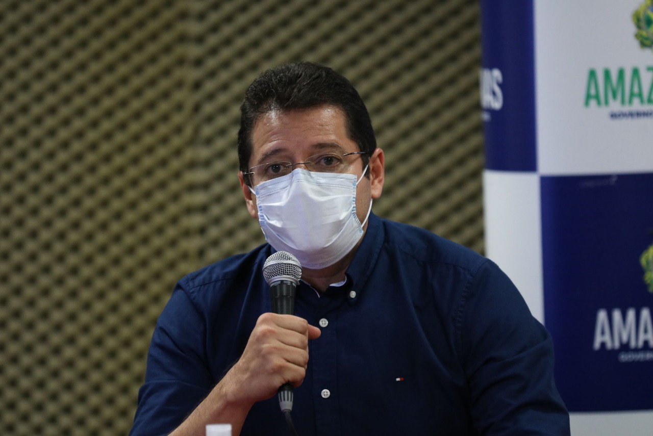 Secretário demite diretora de pronto socorro e diz que o Estado não permite 'fura fila'