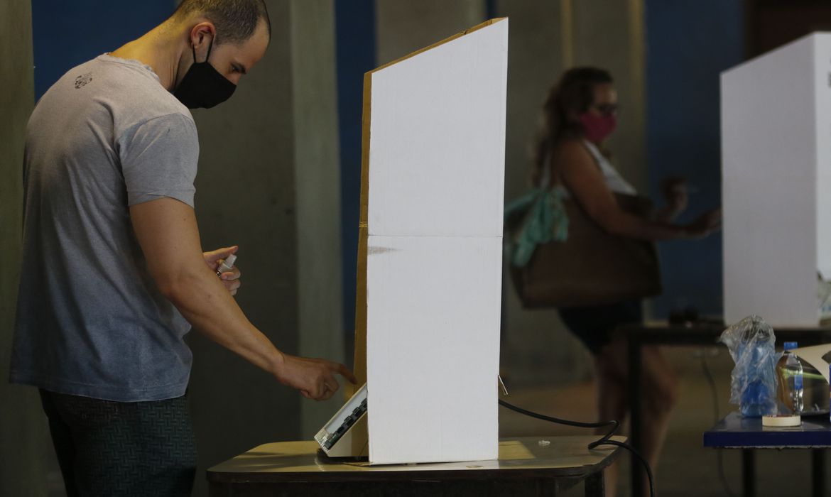 Em 96 cidades, prefeitos são impedidos de tomar posse