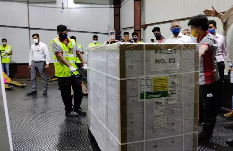 Amazonas recebe 132.500 doses da vacina de Oxford