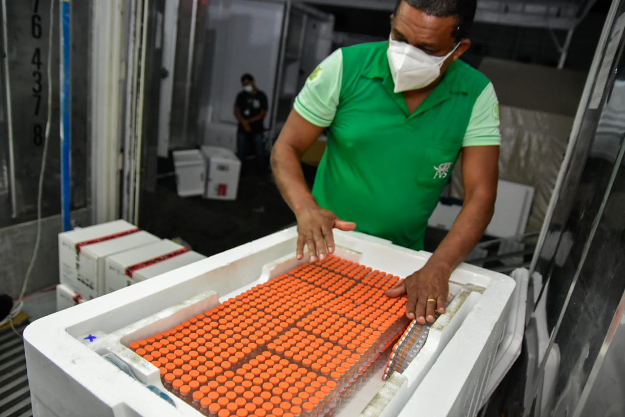 Amazonas recebe mais doses da Coronavac