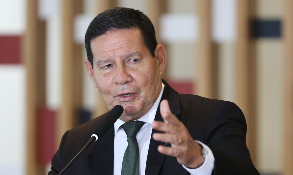 mourão chama fura-fila de sem caráter