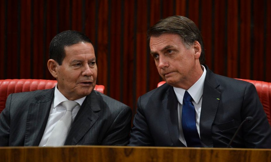 Ligação de Bolsonaro a Mourão para ajustar depoimento pode ter reação da PGR