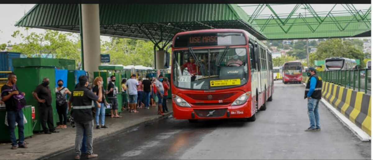 ônibus circulam 100% em manaus