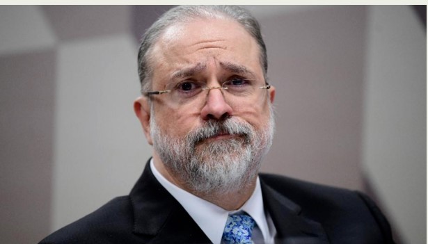 Associação de imprensa pede afastamento de Aras por proteger Bolsonaro