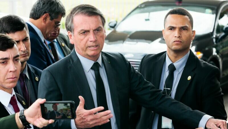Rejeição de Bolsonaro na pandemia beira os 50%, aponta pesquisa
