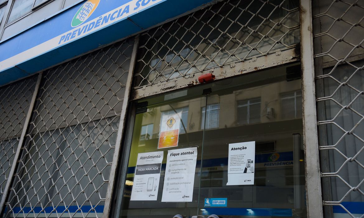 INSS tem até 90 dias para zerar fila dos pedidos de benefícios