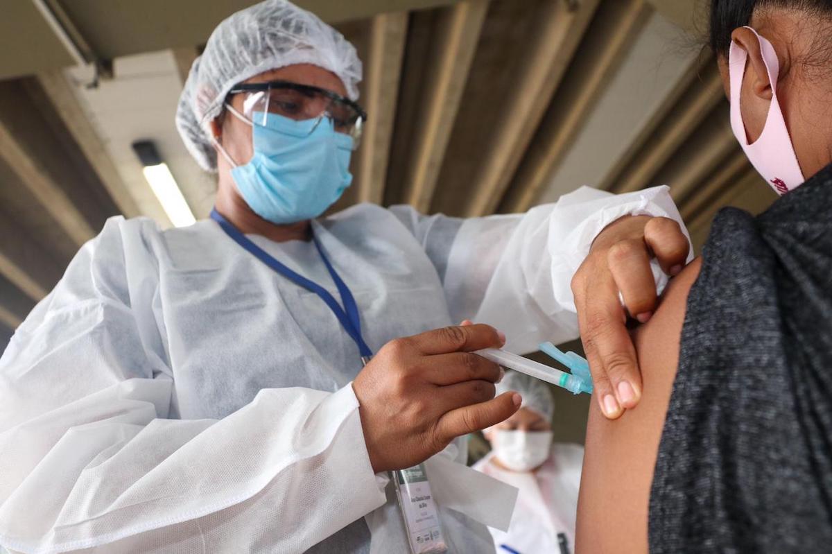 Juíza autoriza compra de vacinas para imunizar 70% da população do AM