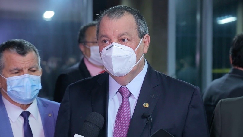 Aziz pede que STF não interfira na convocação de governadores