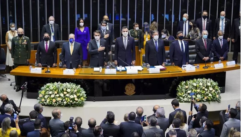 Tachado de genocida no Congresso, Bolsonaro diz: "Nos vemos em 2022"