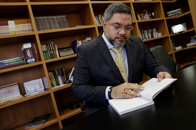 ex-Juiz cobra resposta do governo