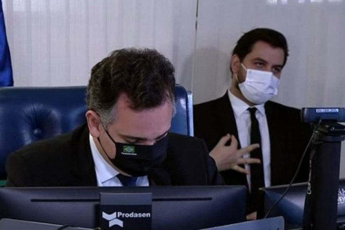 Polícia conclui que assessor de Bolsonaro cometeu crime de preconceito no Senado