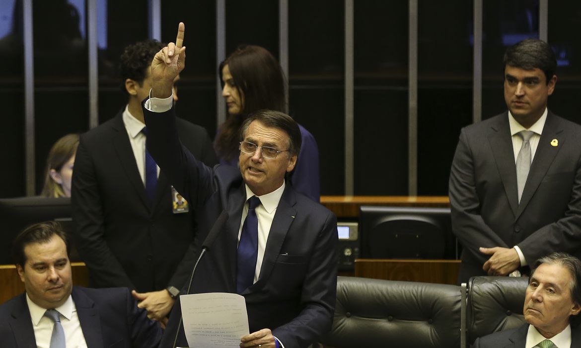 Deputados derrubam veto e permitem perdão a dívidas tributárias de igrejas