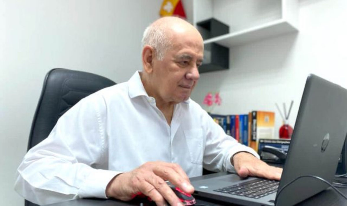 Deputado fala para o governador