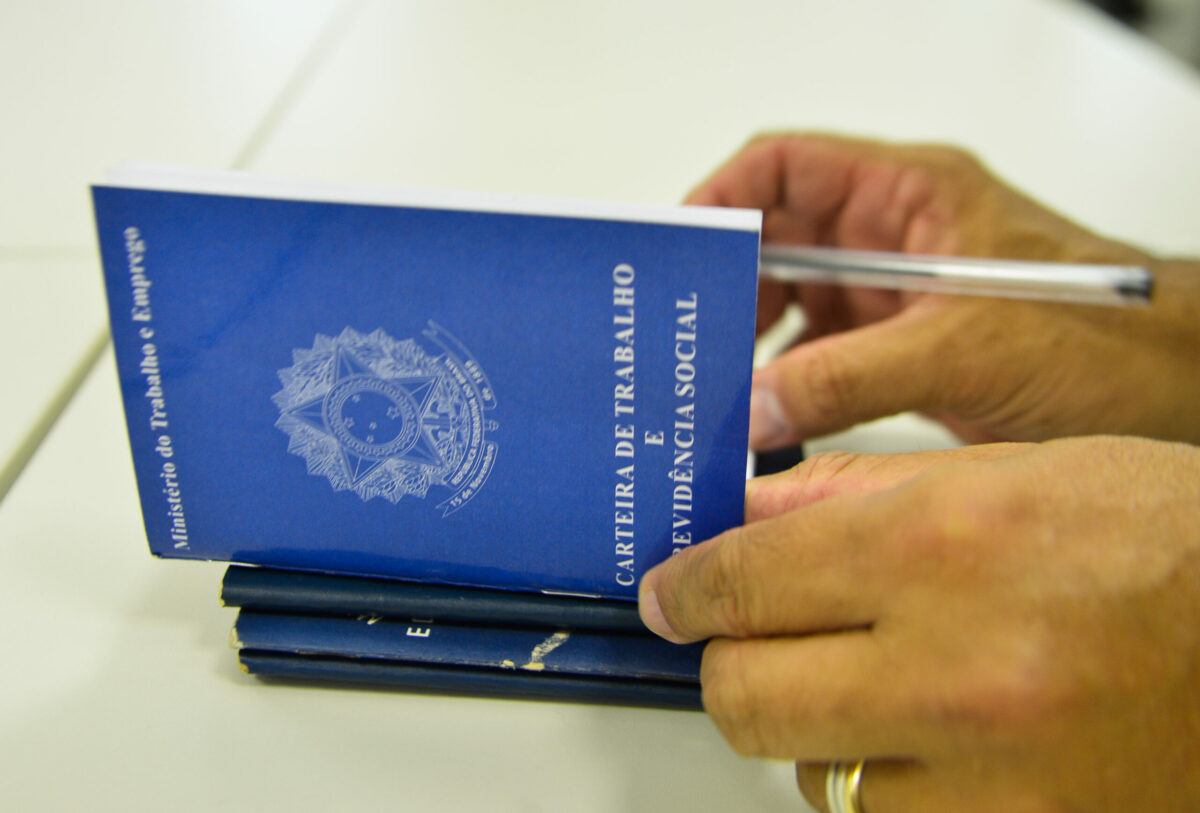 Empregos com carteira assinada é o melhor resultado de fevereiro em 30 anos