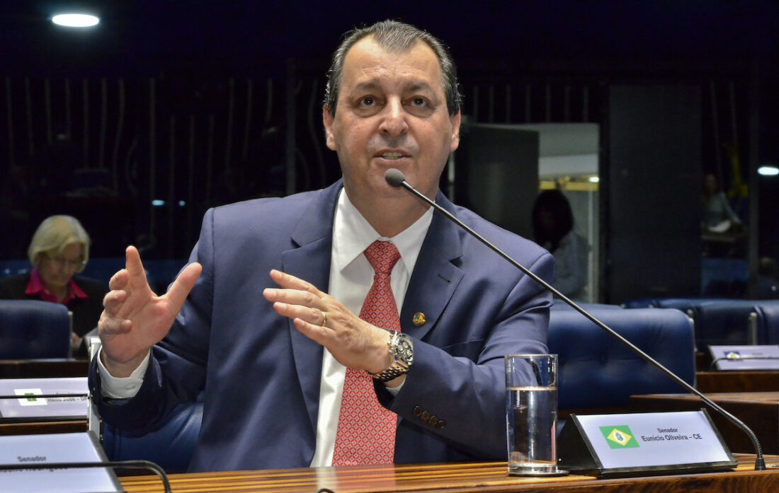 Senador Omar Aziz Em 5 de fevereiro de 2015 - Plenário do Senado Federal durante sessão deliberativa ordinária. Em pronunciamento, senador Omar Aziz (PSD-AM). Foto: Waldemir Barreto/Agência Senado