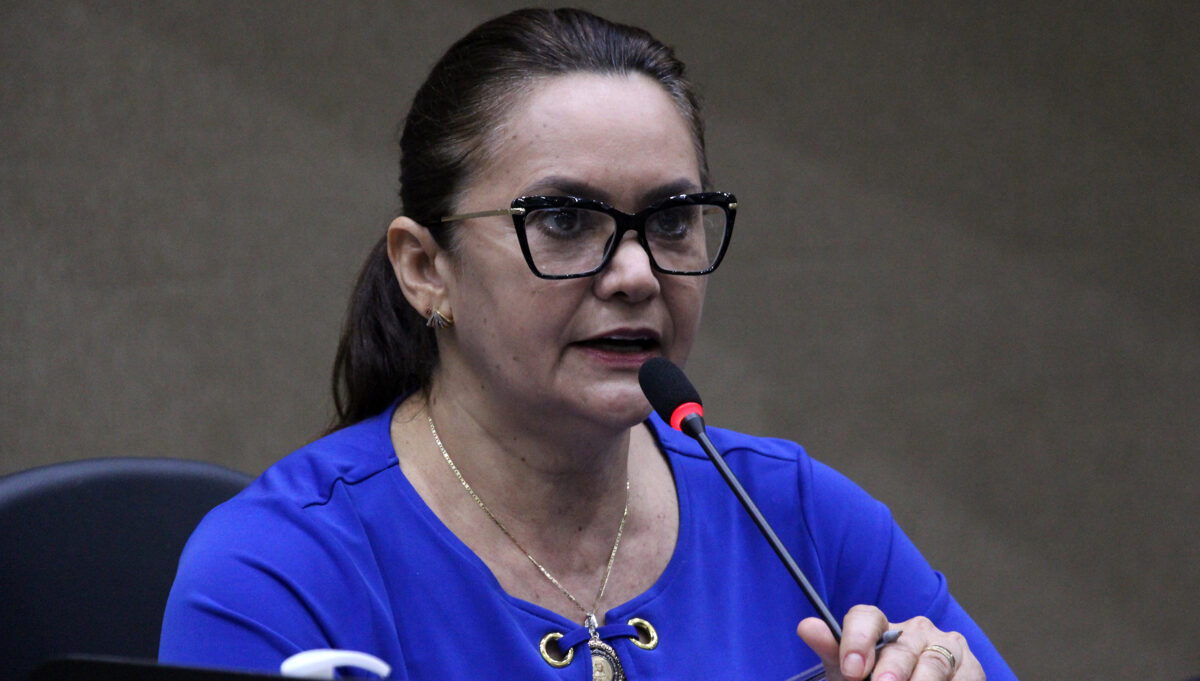 Professora Jacqueline pede a criação de mais 2 mil vagas