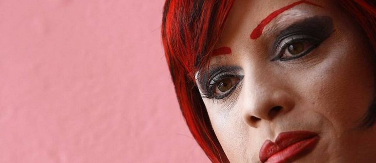 Trans e travestis podem escolher ficar em prisão feminina ou masculina