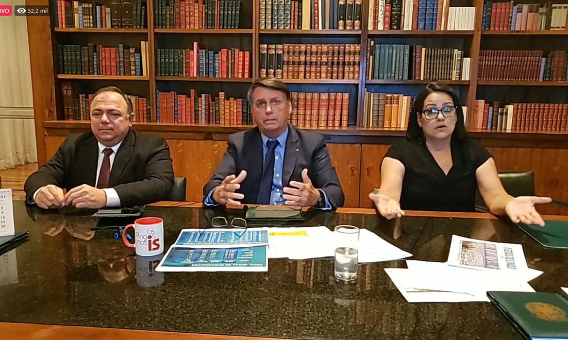 "Tratamento precoce" de Bolsonaro e Pazuello