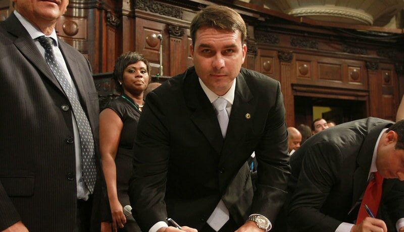 mp, investiga, flavio bolsonaro, mansao