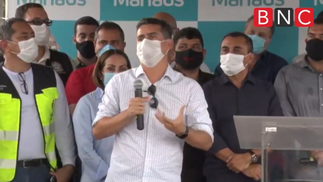 David entrega frota de ônibus coletivos para reduzir aglomerações