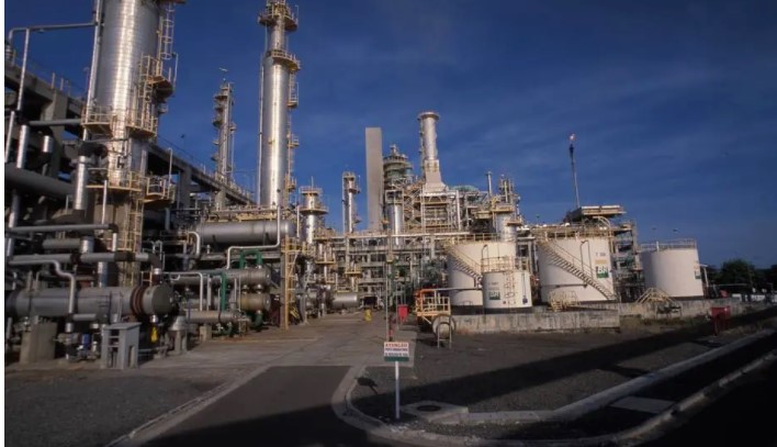 Preço do petróleo cai e defasagem no Brasil é 6% na gasolina e zero no diesel