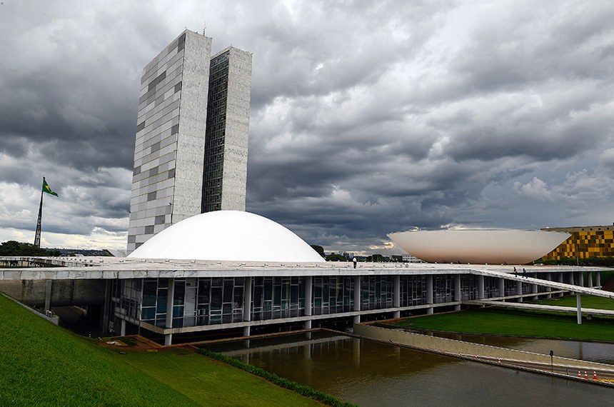 Senado é comunicado que não tem competência contra governadores e prefeitos