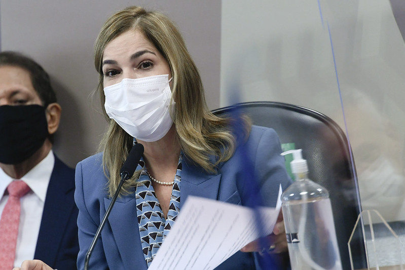 Secretária desmente outra vez Pazuello: 'Soube do oxigênio dia 8'