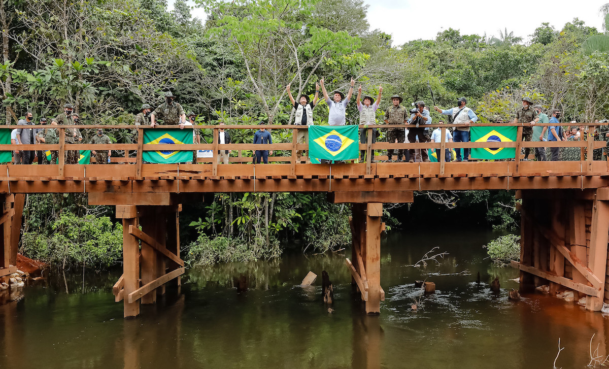 Bolsonaro inaugura pinguela, menor obra de um presidente no AM