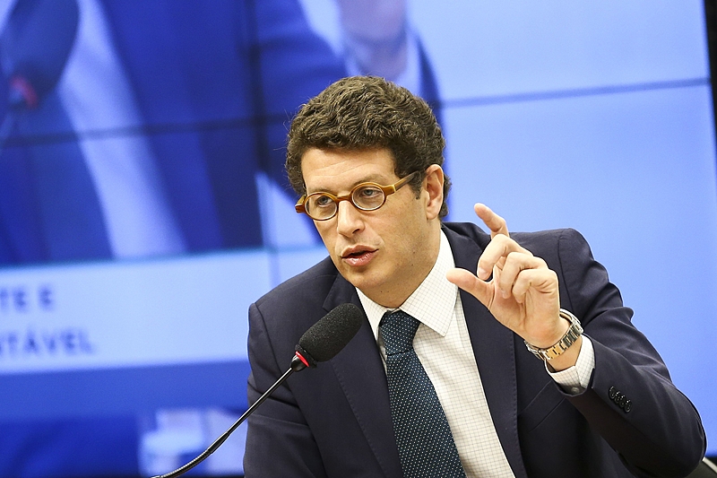Coaf diz que Salles realizou operação milionária após assumir ministério