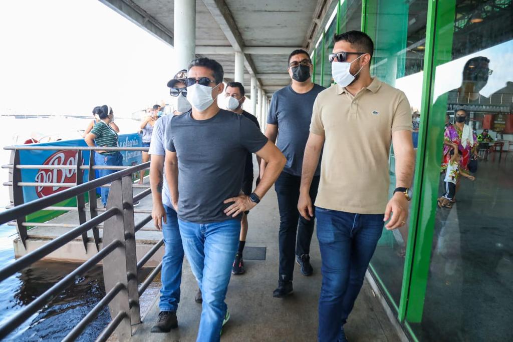 Prefeito David Almeida em visita ao Porto de Manaus