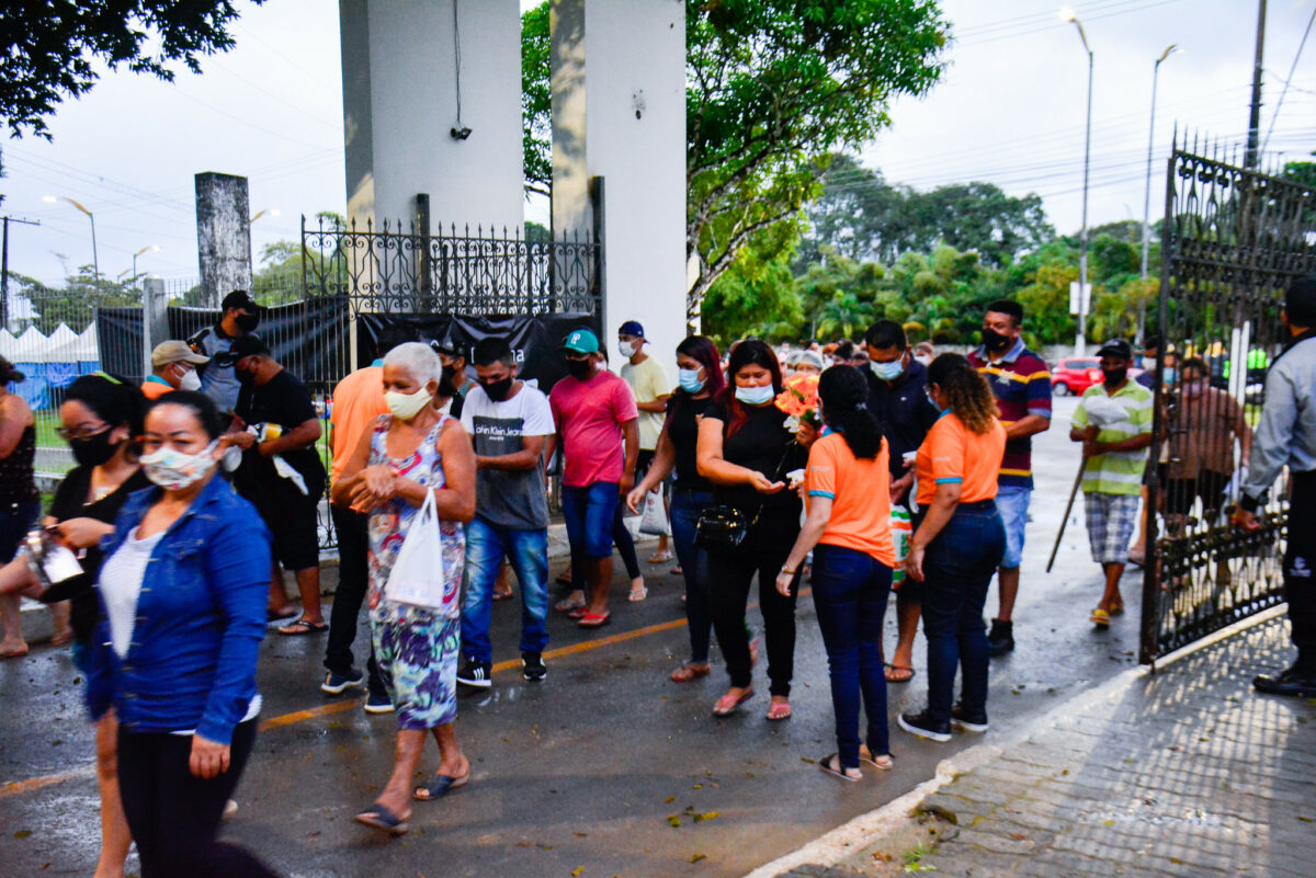 Com indicadores da covid caindo, Manaus reabre cemitérios