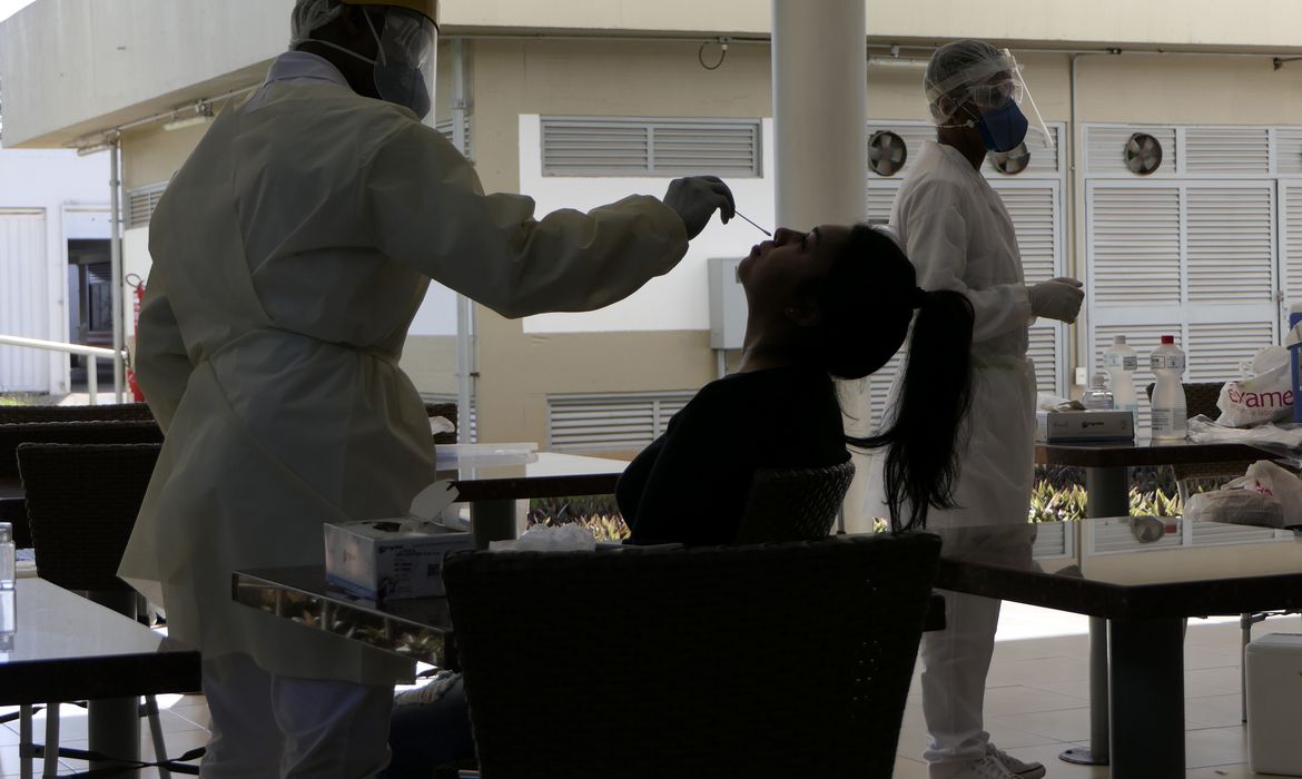Brasil registra quase 90 mil novos casos de covid nas últimas 24 horas