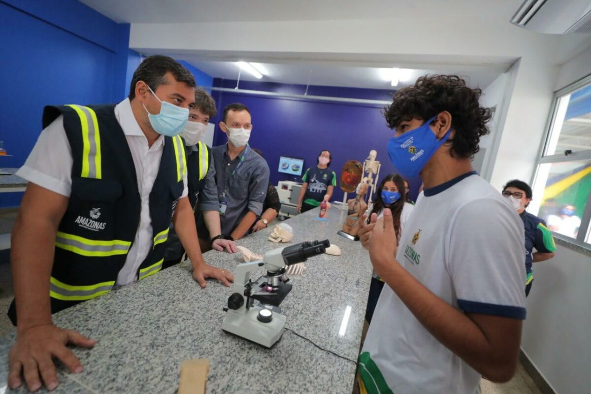Lima abre ano letivo no interior do Amazonas com formato híbrido