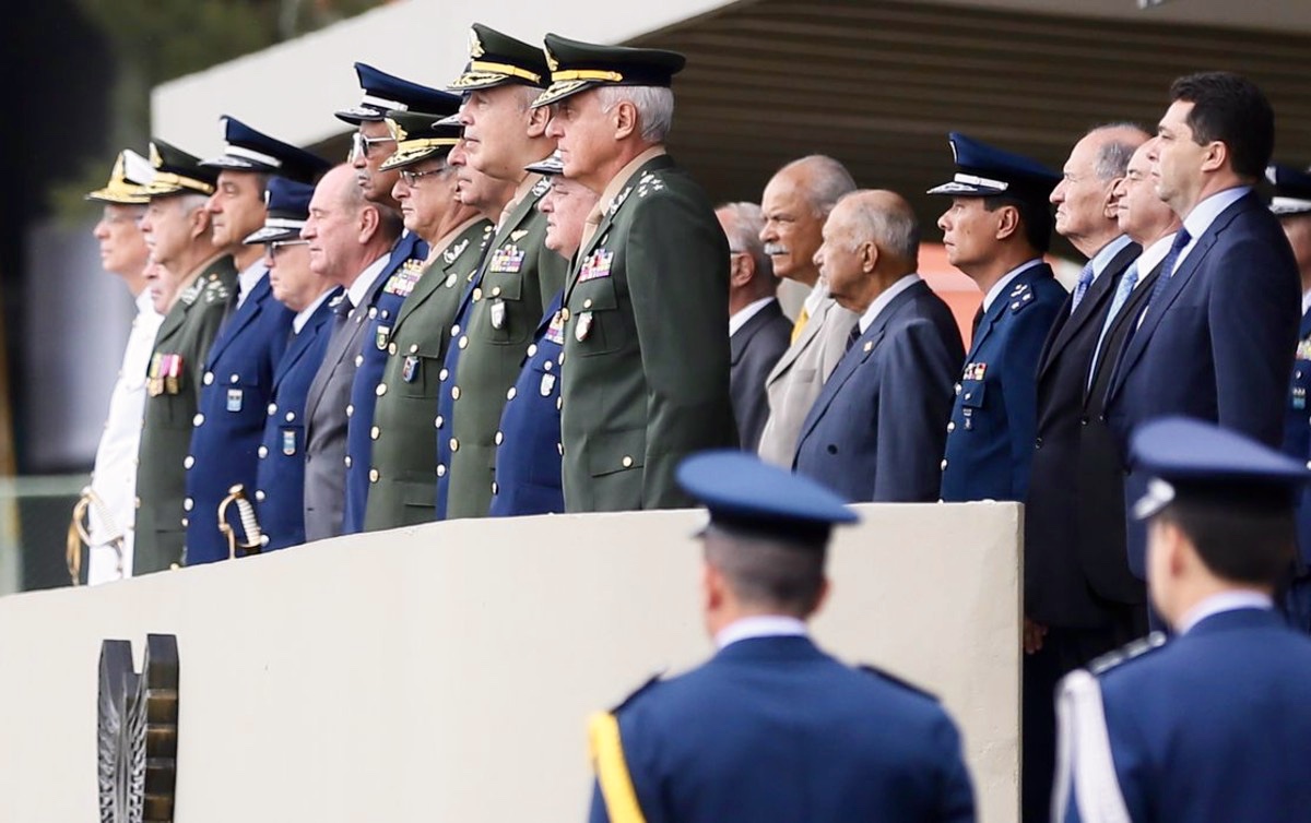 Nas redes sociais, militares atacam Supremo, Lula e Alckmin