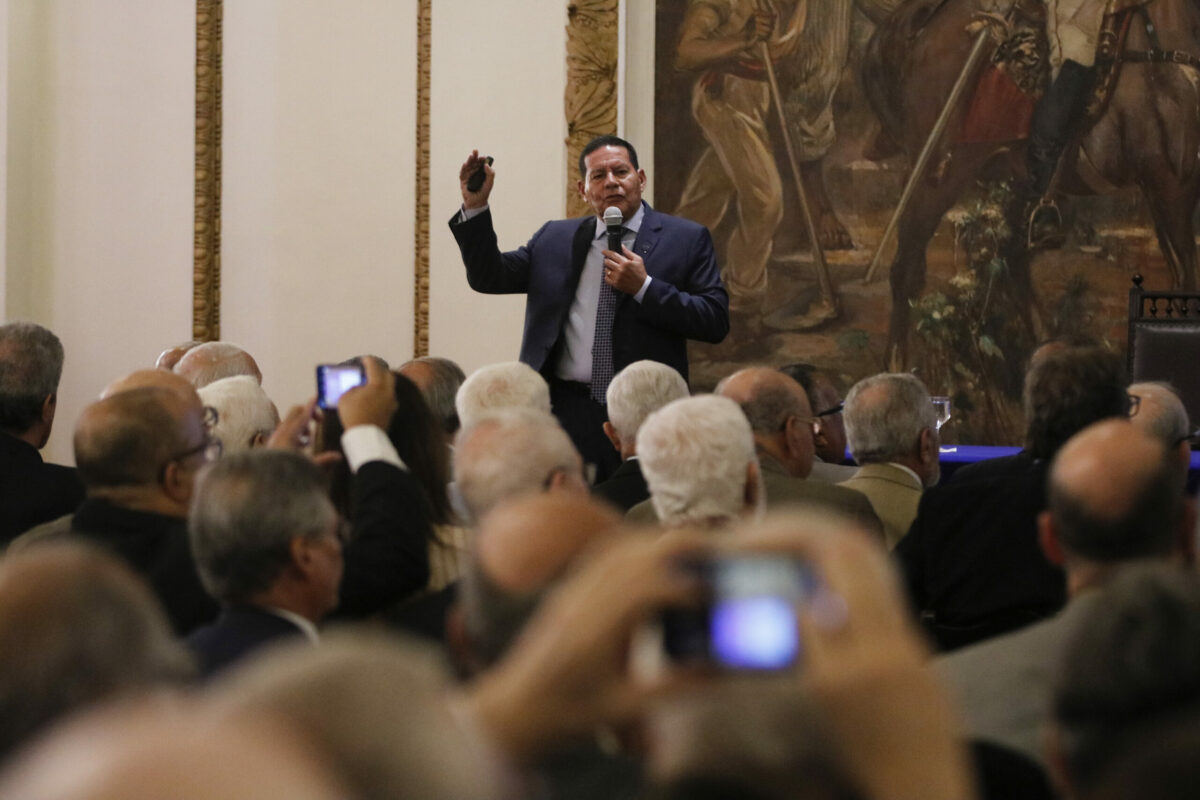Militares reprovam administração Bolsonaro