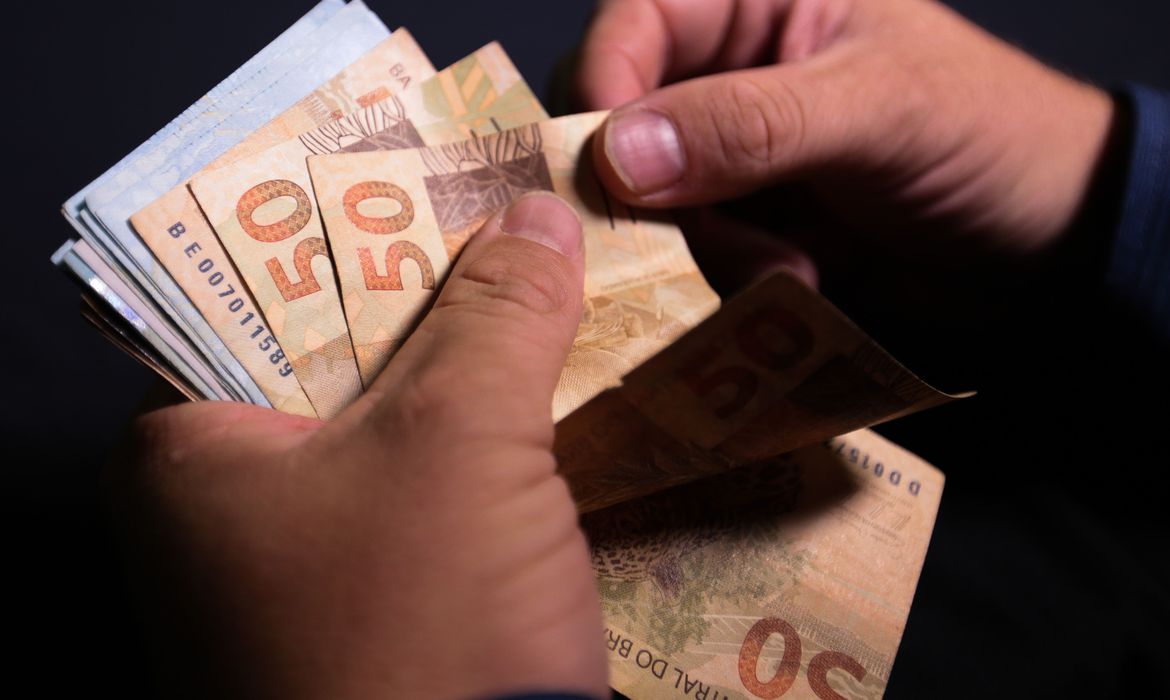 Deputados podem aprovar novo auxílio, de R$ 500, até fim do ano