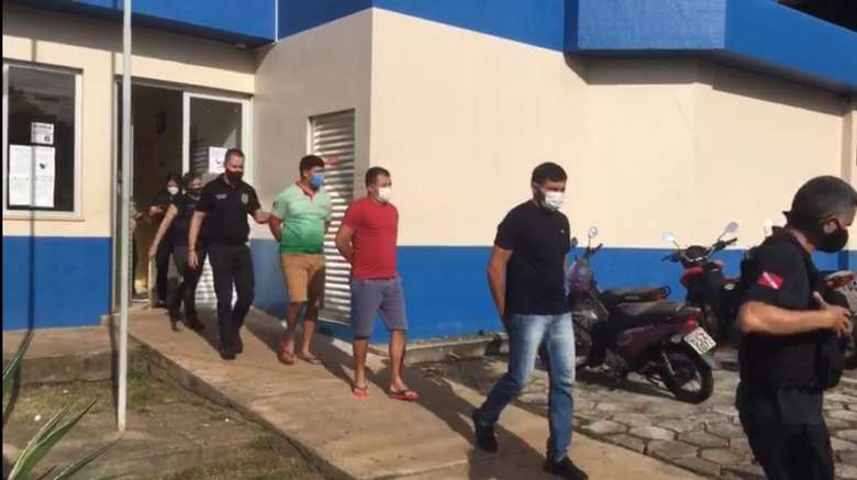Polícia prende homens que planejavam arremessar ovos em governador