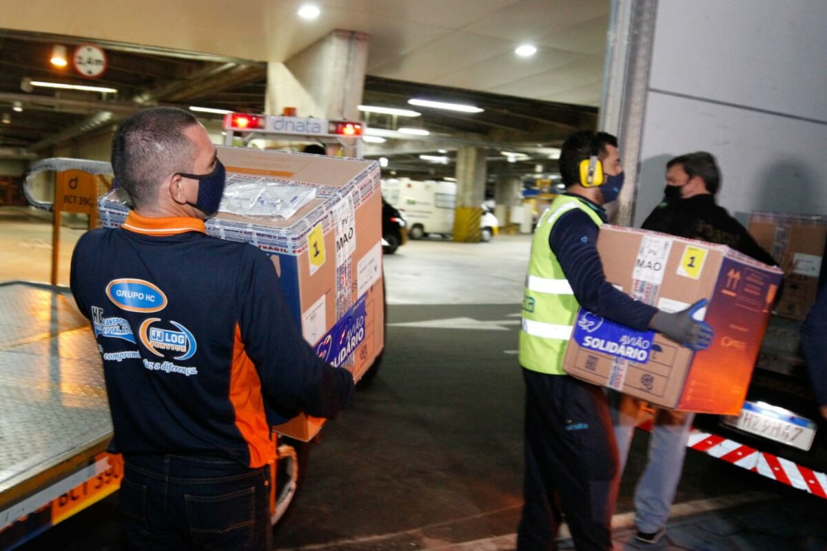 Amazonas recebe lote com 35.100 doses da Pfizer contra covid-19