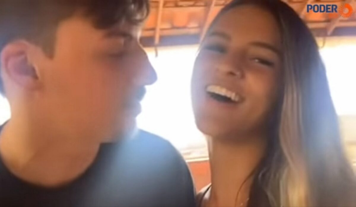 Garota nega beijo ao Bolsonaro 04 e explica: 'Se seu pai fosse outro'